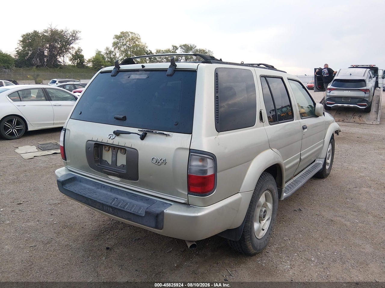2000 INFINITI QX4 · 4/11