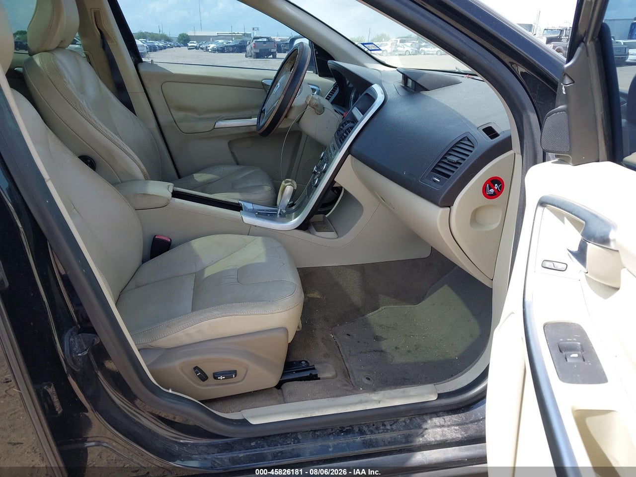 2011 VOLVO XC60 T6/T6 R-DESIGN · 5/11