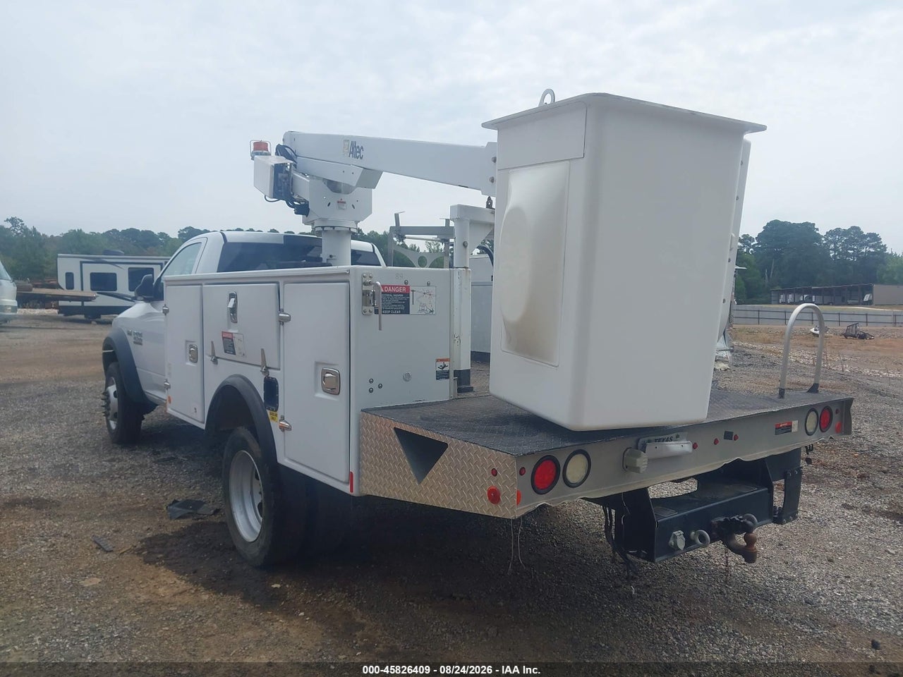 2016 RAM 4500 CHASSIS TRADESMAN/SLT · 3/4
