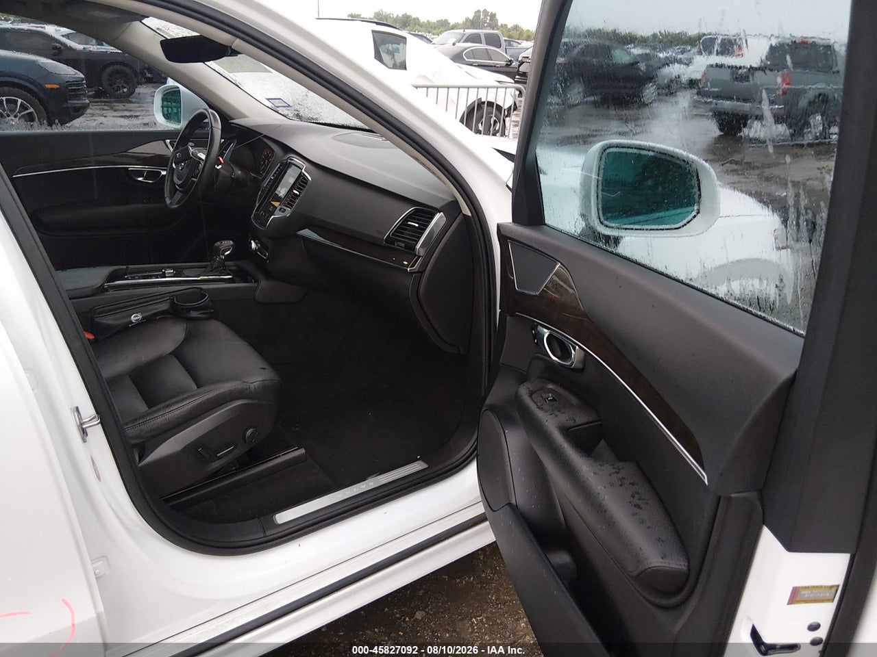 2018 VOLVO XC90 T6 MOMENTUM · 5/11