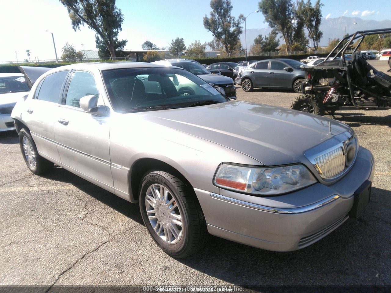 1LNHM82W76Y****** · 2006 LINCOLN TOWN CAR SIGNATURE LIMITED