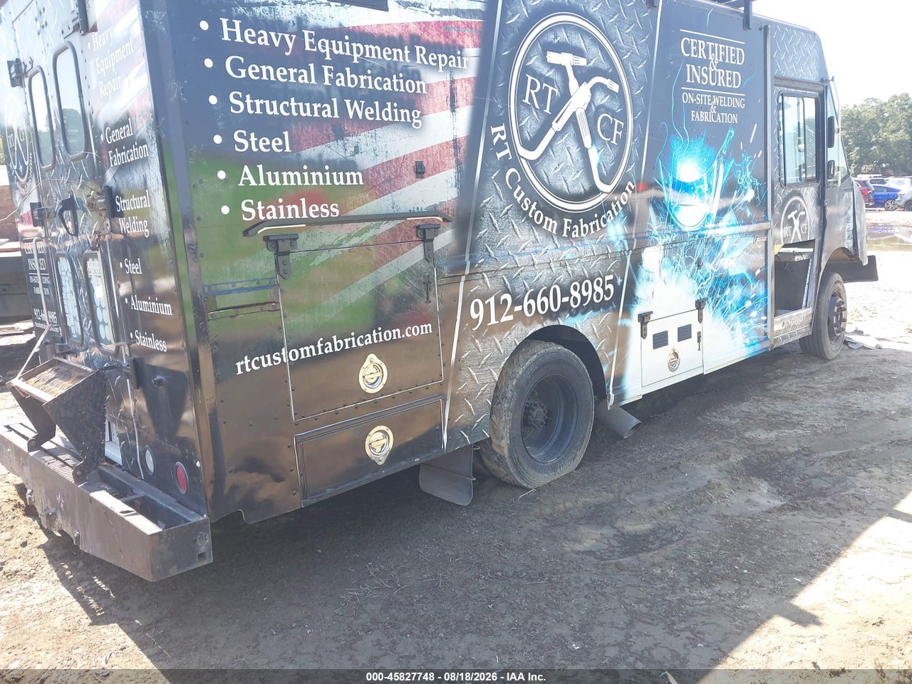 2002 FREIGHTLINER CHASSIS M LINE WALK-IN VAN · 4/4