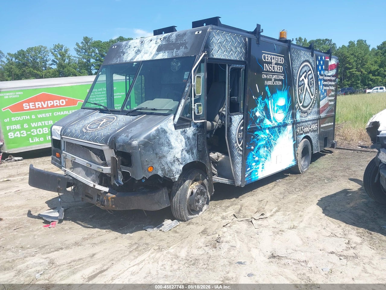 2002 FREIGHTLINER CHASSIS M LINE WALK-IN VAN · 2/4