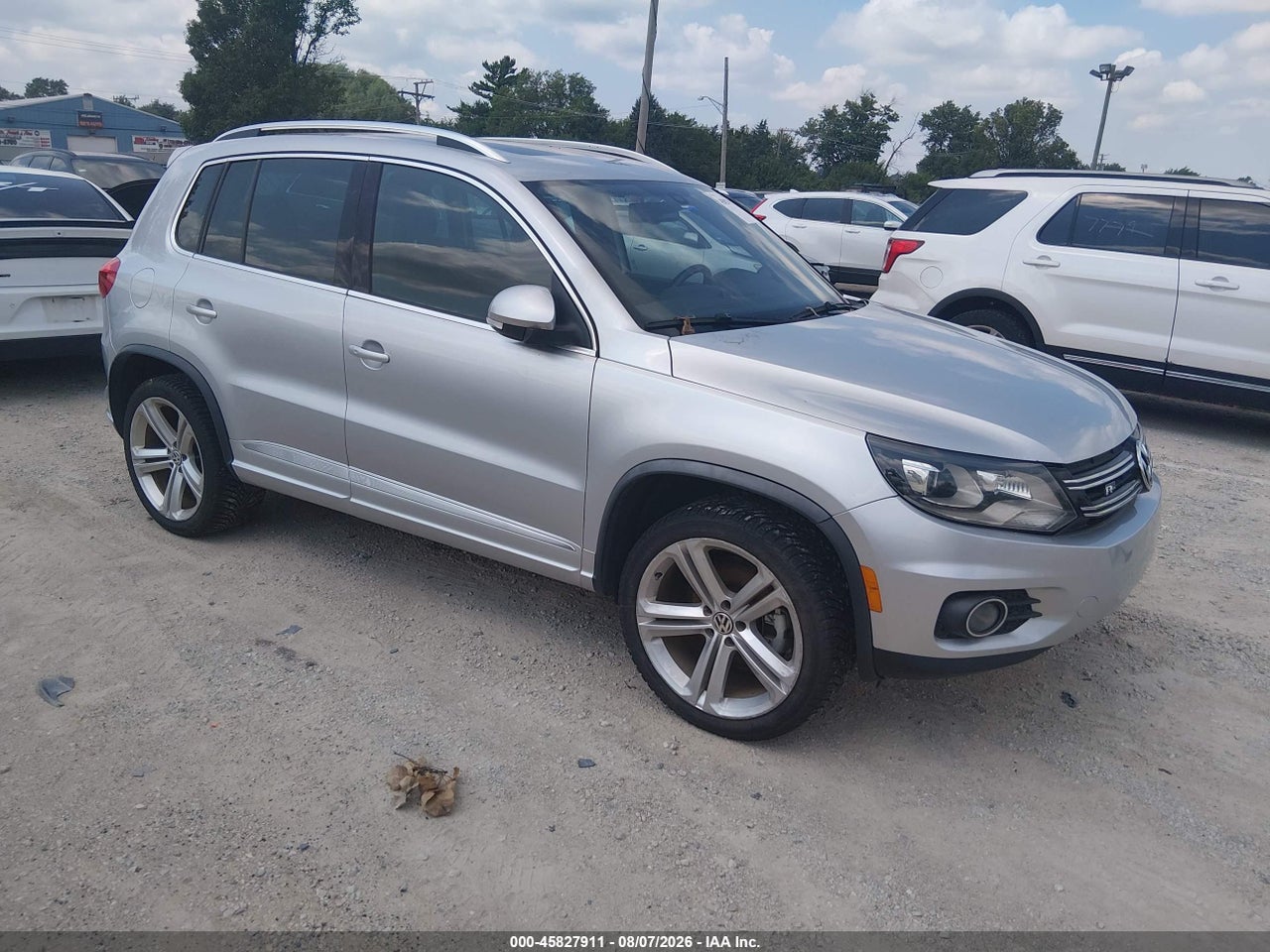 WVGBV7AX4FW****** · 2015 VOLKSWAGEN TIGUAN R-LINE