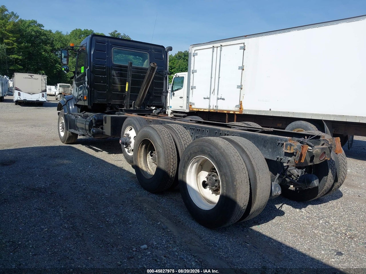 2004 VOLVO VHD · 3/4