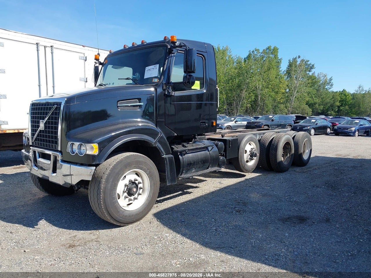 2004 VOLVO VHD · 2/4