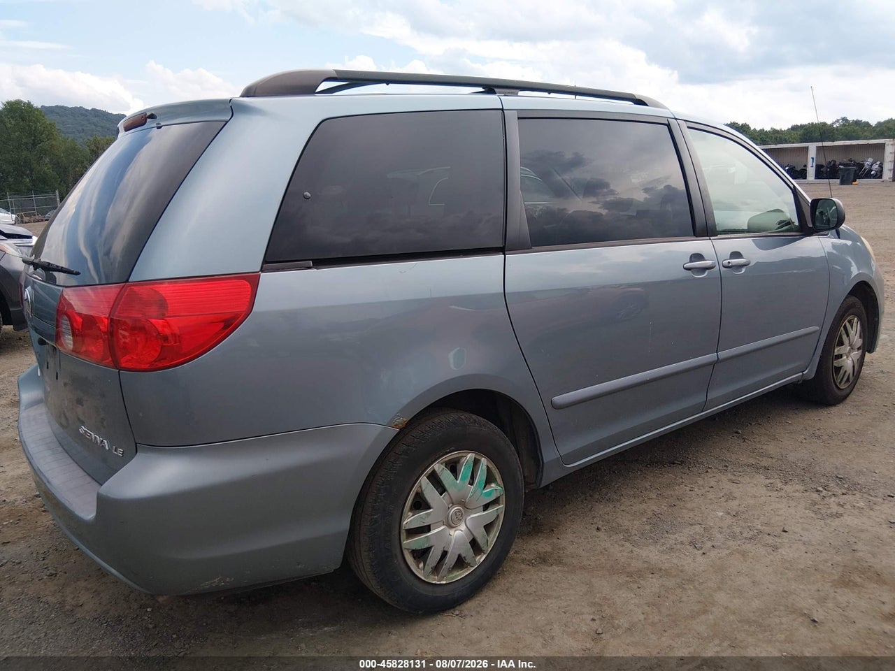 2008 TOYOTA SIENNA LE · 4/11