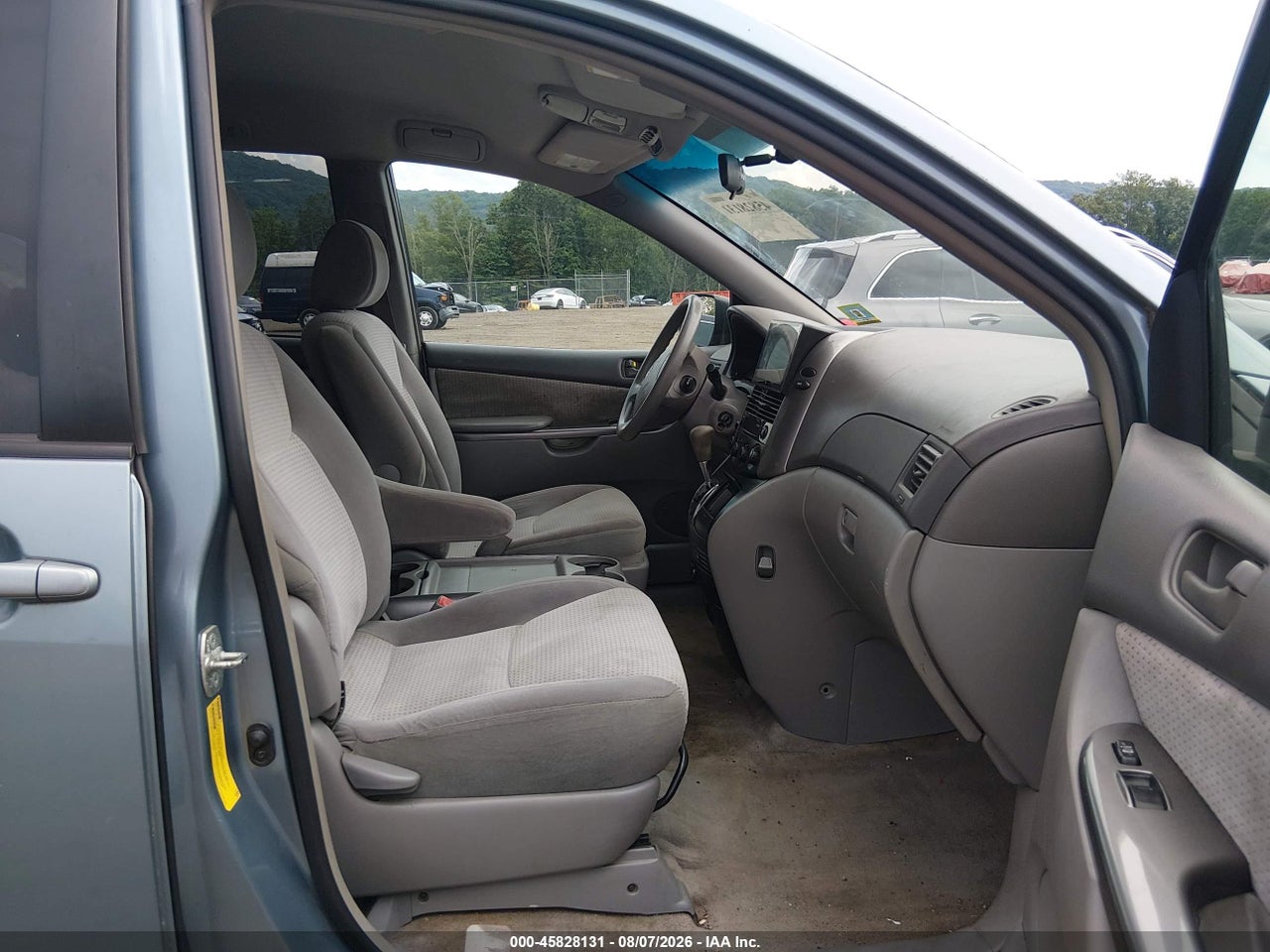 2008 TOYOTA SIENNA LE · 5/11