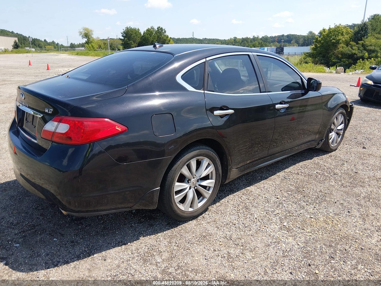 2011 INFINITI M37 · 4/11