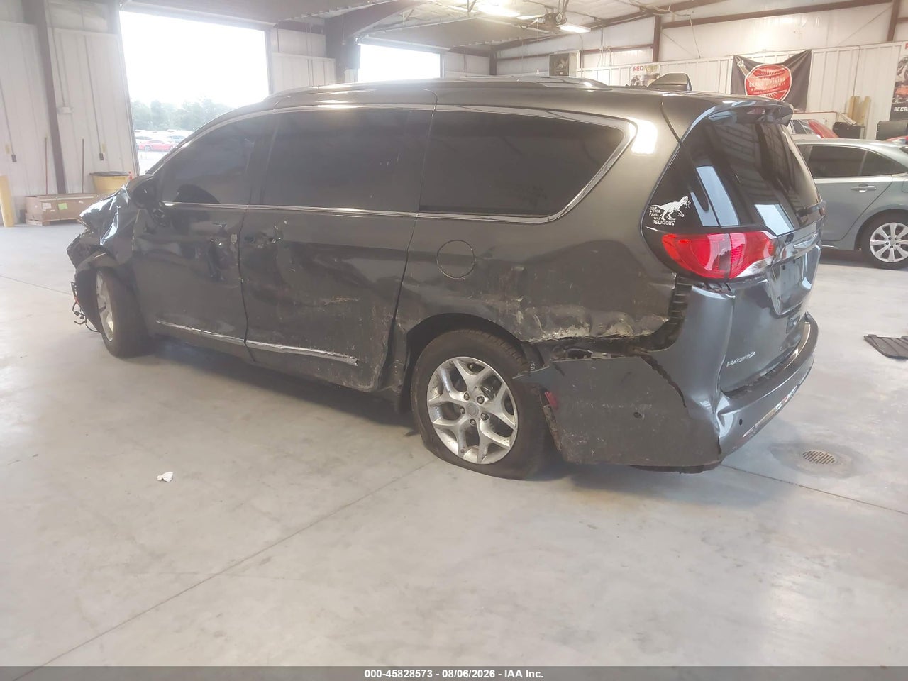 2020 CHRYSLER PACIFICA TOURING L PLUS · 3/11
