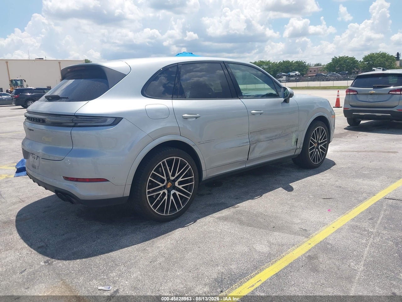 2025 PORSCHE CAYENNE · 4/11