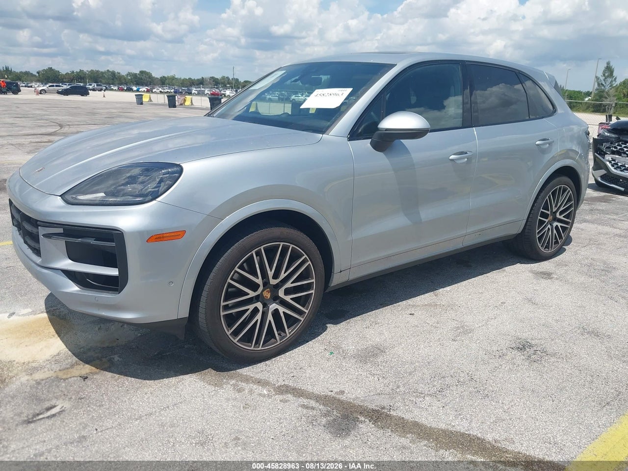 2025 PORSCHE CAYENNE · 2/11