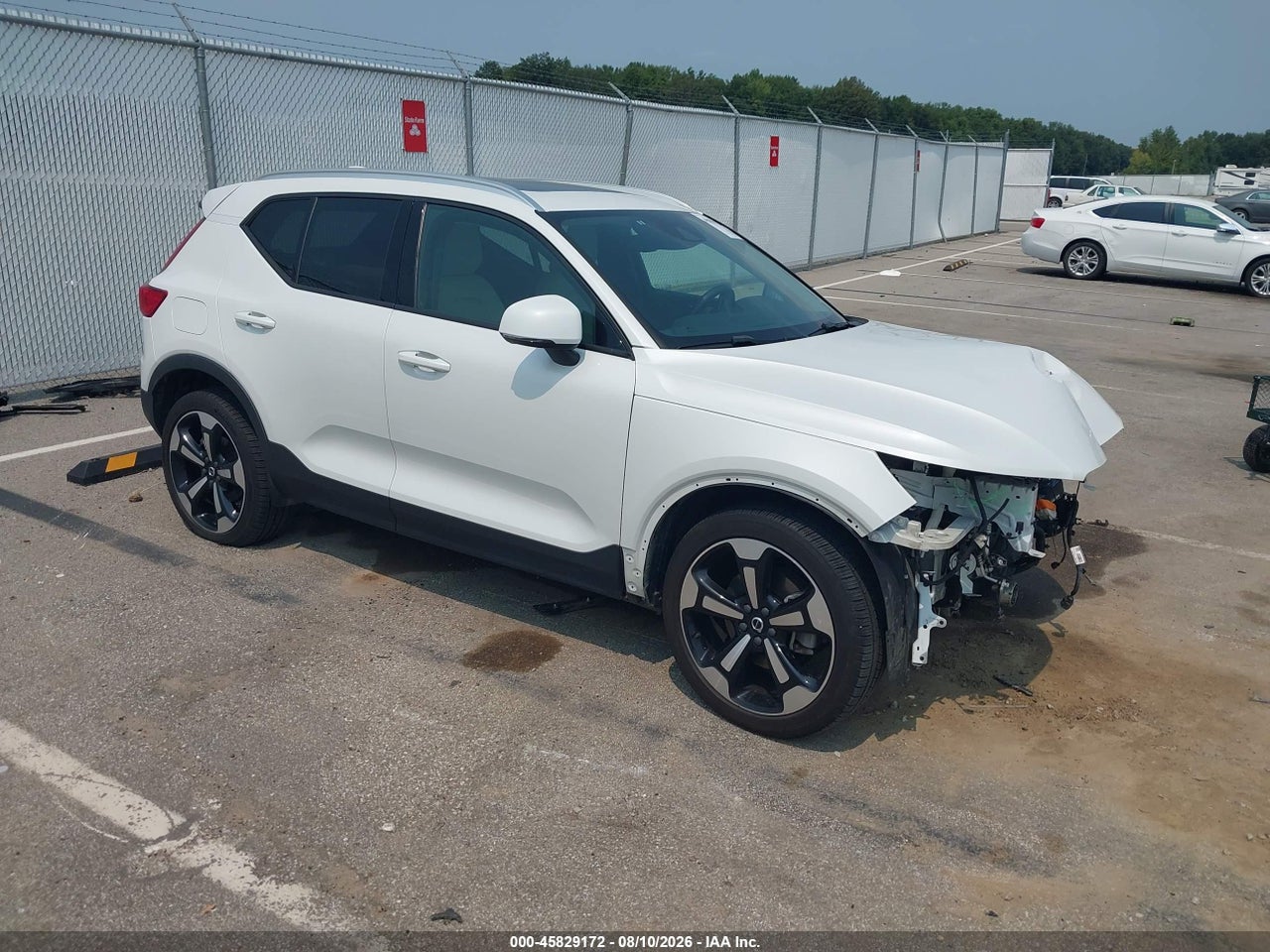 YV4162UK5N2****** · 2022 VOLVO XC40 T5 MOMENTUM