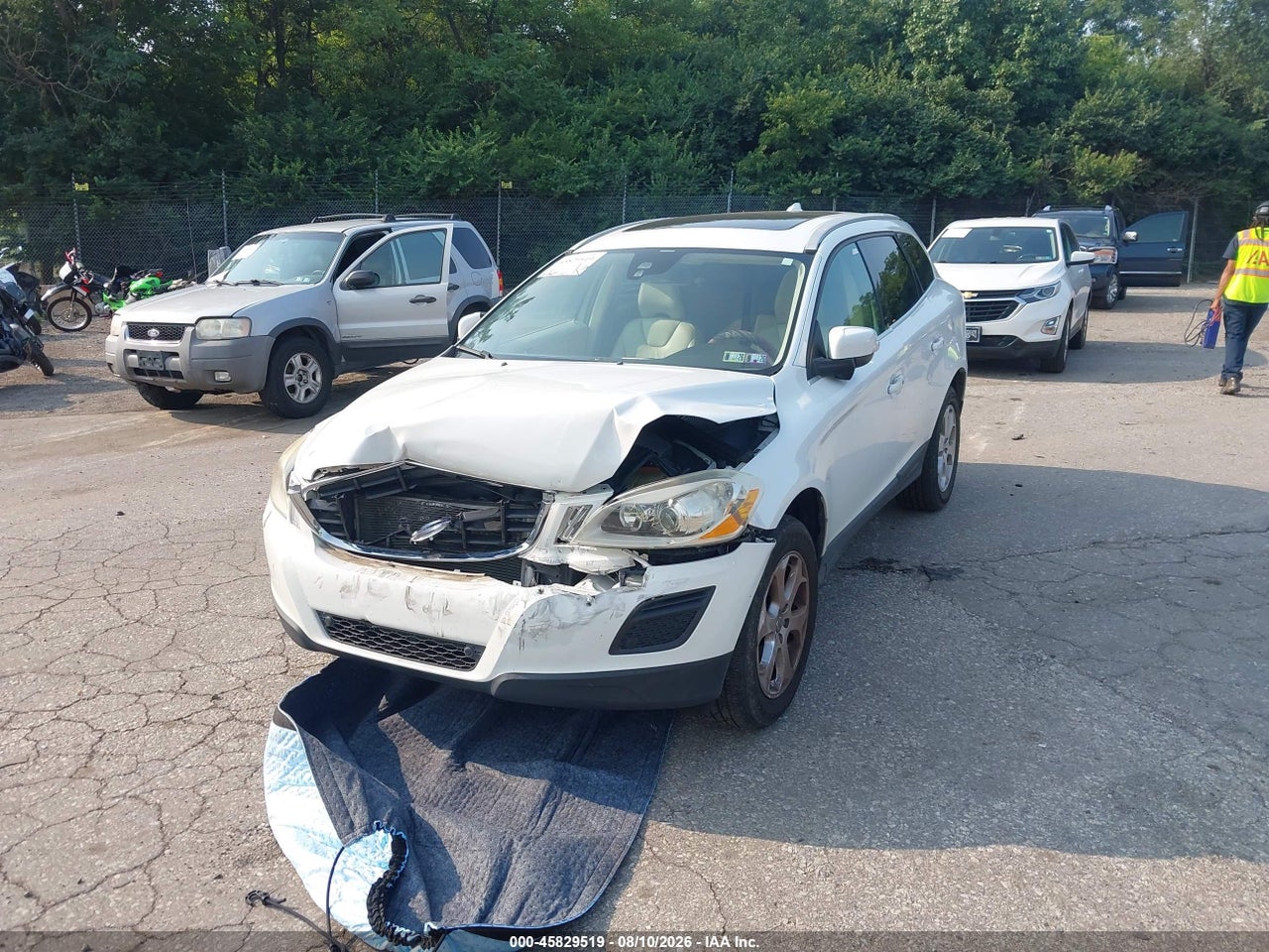 YV4952DL0D2****** · 2013 VOLVO XC60 3.2 PREMIER · 6/11