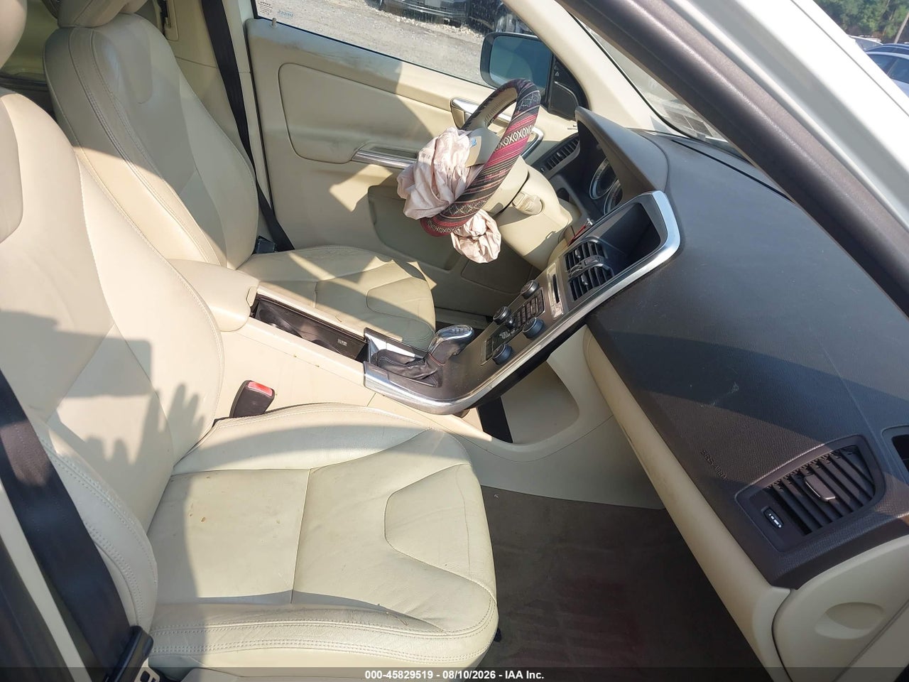 YV4952DL0D2****** · 2013 VOLVO XC60 3.2 PREMIER · 5/11