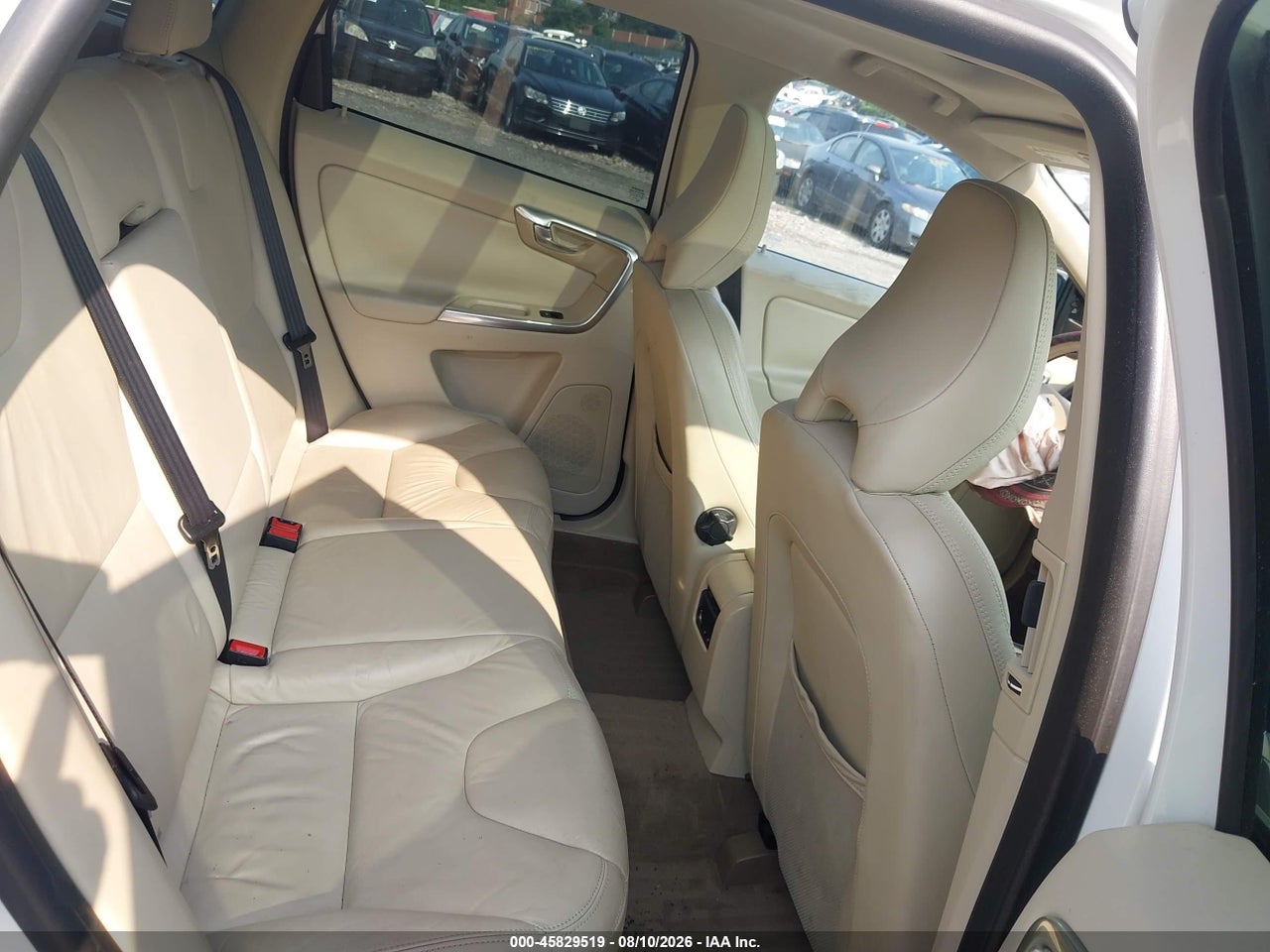 YV4952DL0D2****** · 2013 VOLVO XC60 3.2 PREMIER · 8/11