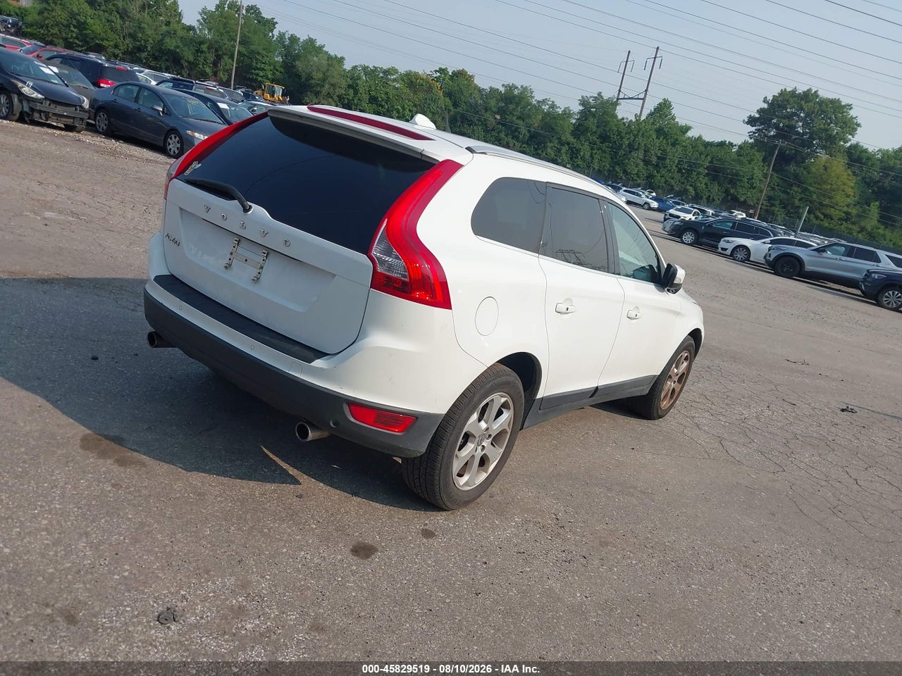 YV4952DL0D2****** · 2013 VOLVO XC60 3.2 PREMIER · 4/11