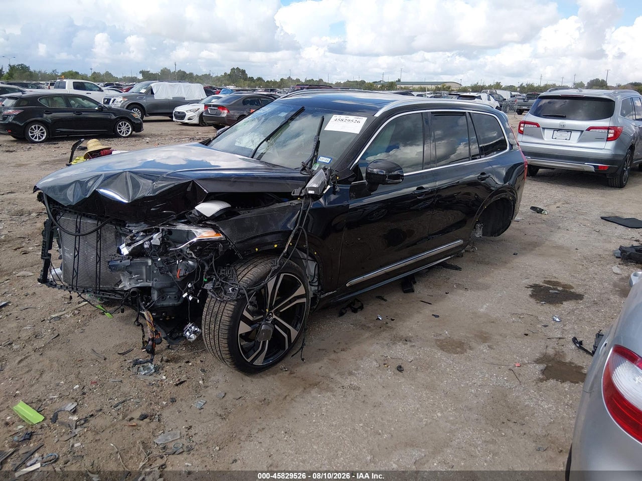 2025 VOLVO XC90 B6 ULTRA · 2/10