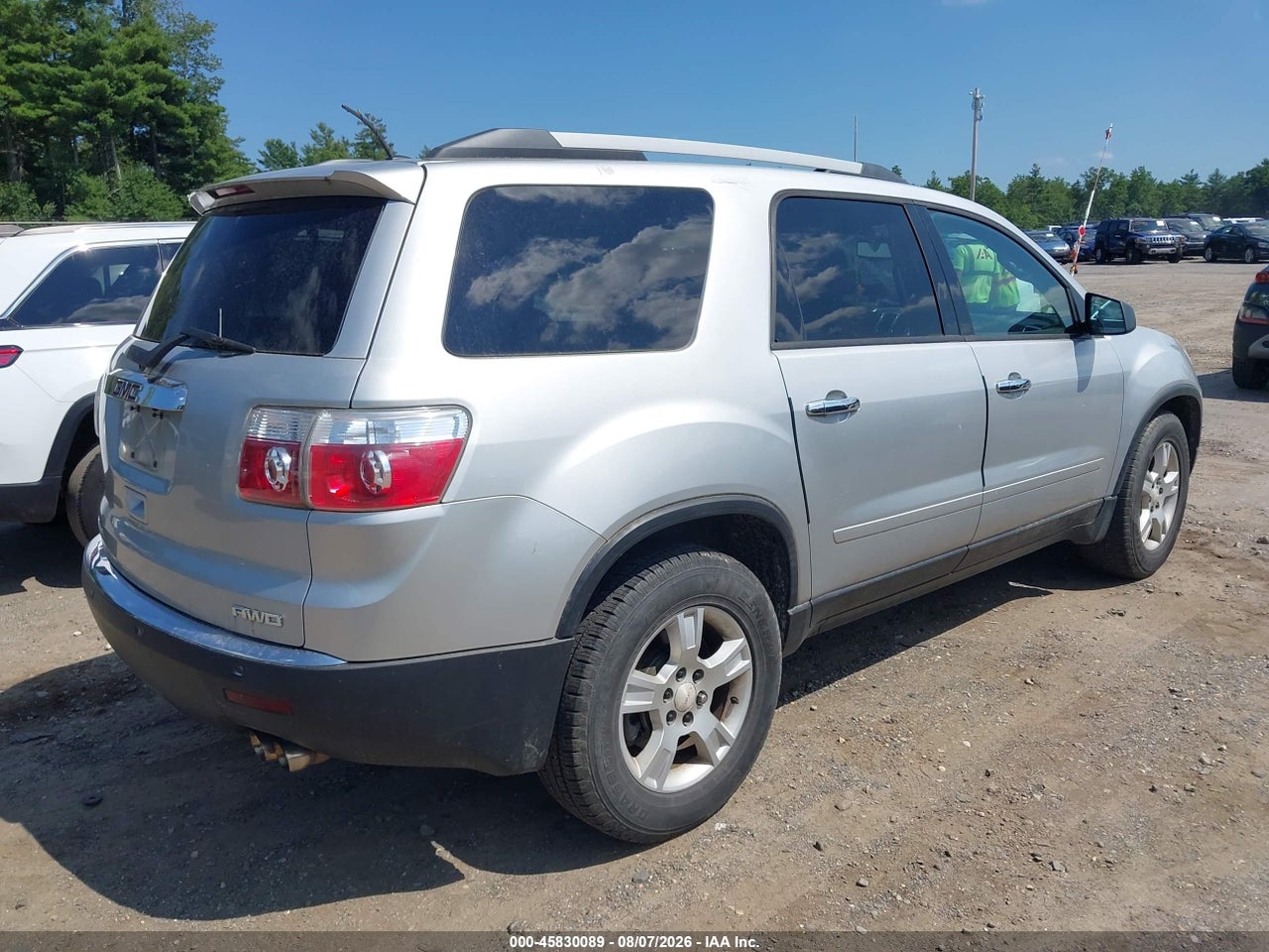 2011 GMC ACADIA SLE · 4/11