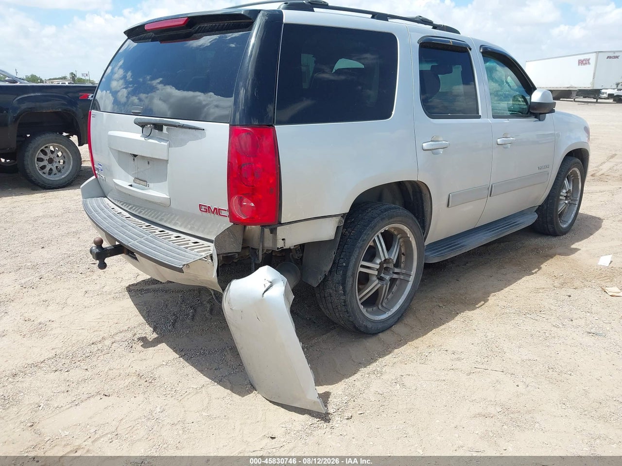 2010 GMC YUKON SLE · 6/11