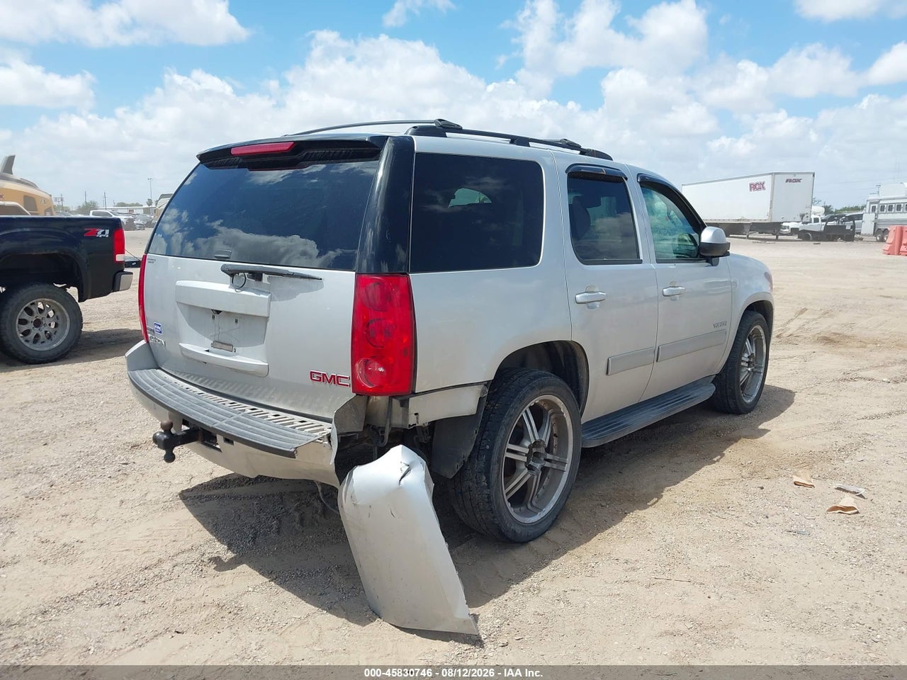 2010 GMC YUKON SLE · 4/11