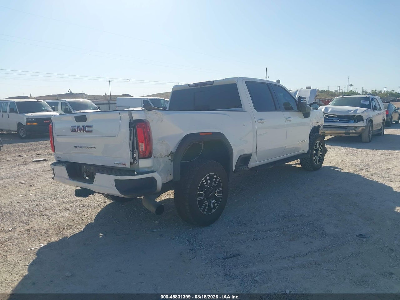 2022 GMC SIERRA 2500HD 4WD  STANDARD BED AT4 · 4/11