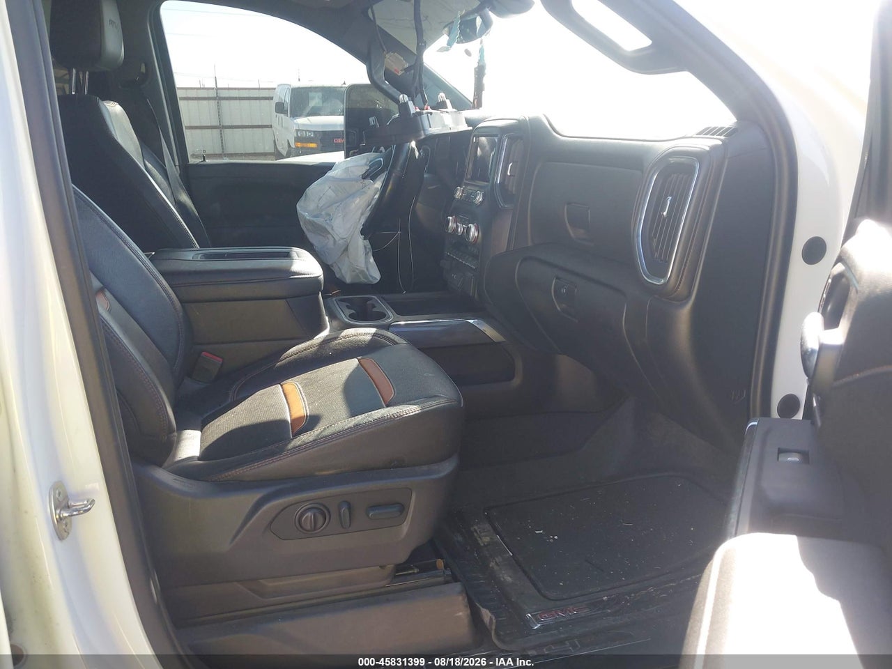 2022 GMC SIERRA 2500HD 4WD  STANDARD BED AT4 · 5/11