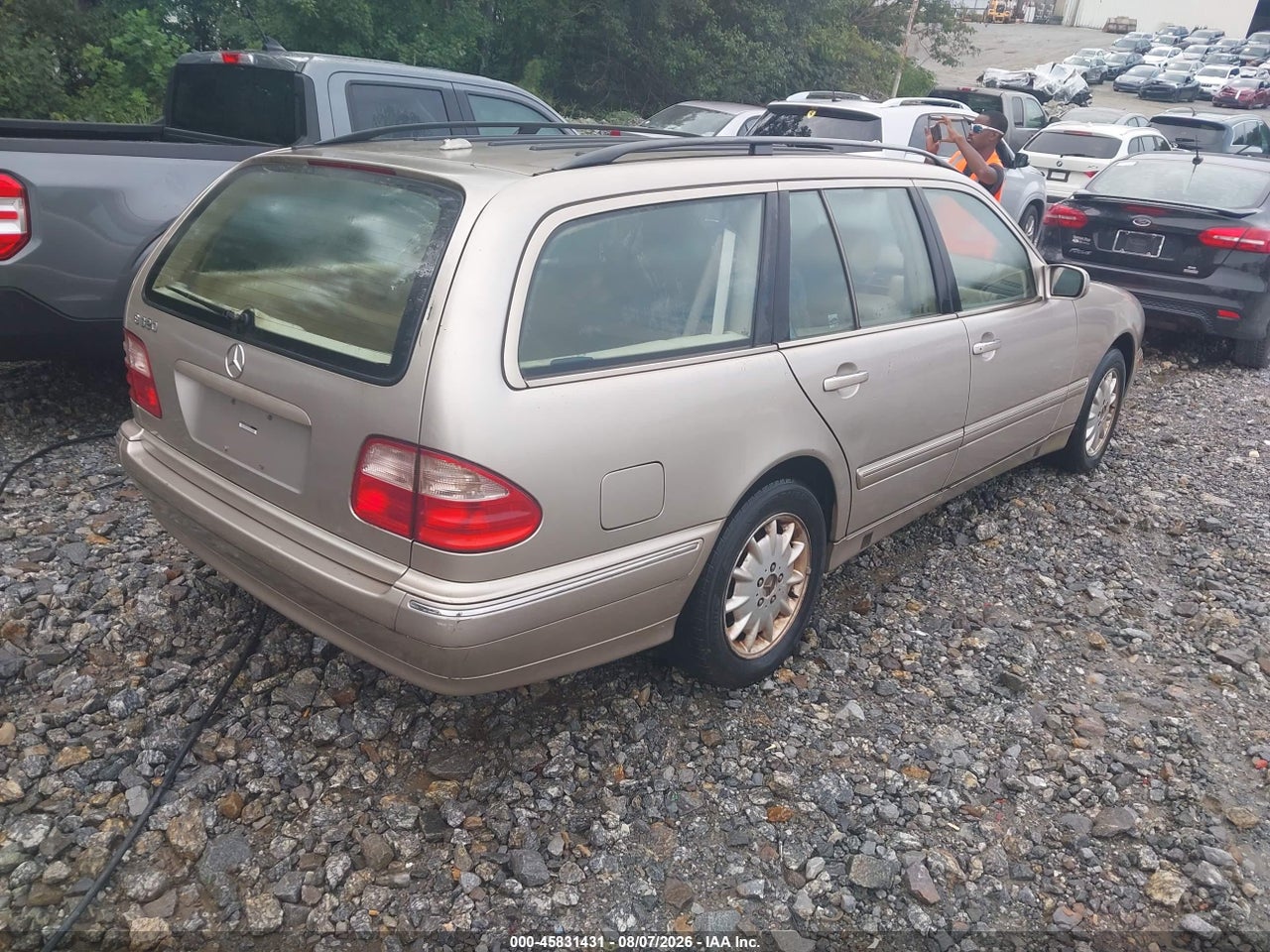 2000 MERCEDES-BENZ E 320 · 4/10