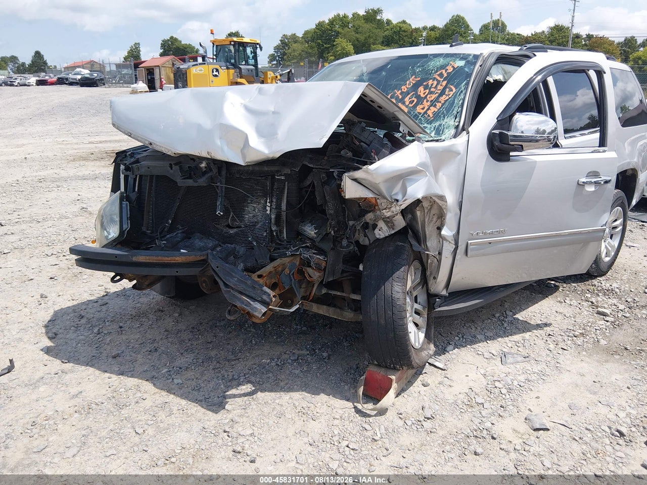 2011 GMC YUKON SLE · 6/11