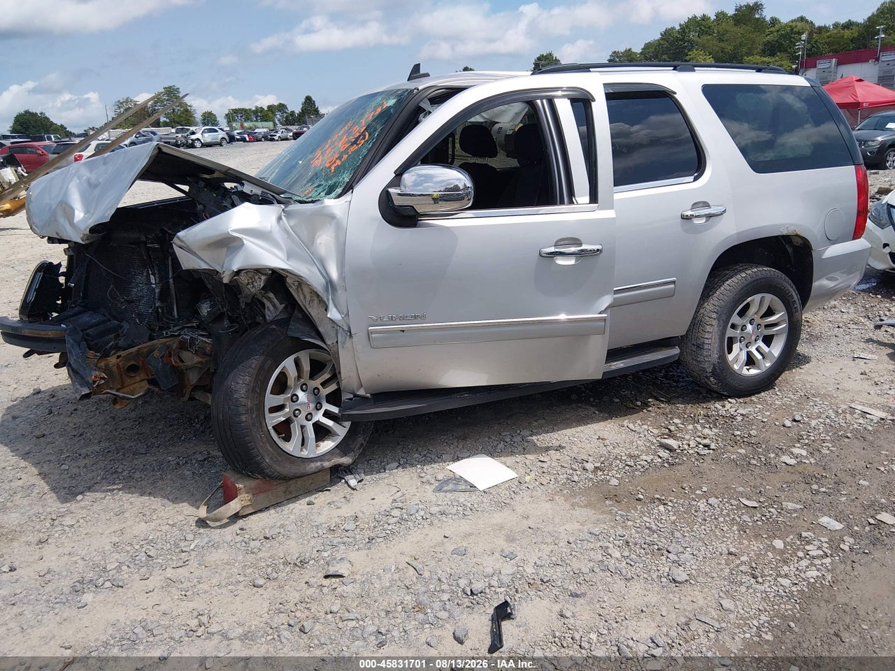 2011 GMC YUKON SLE · 2/11