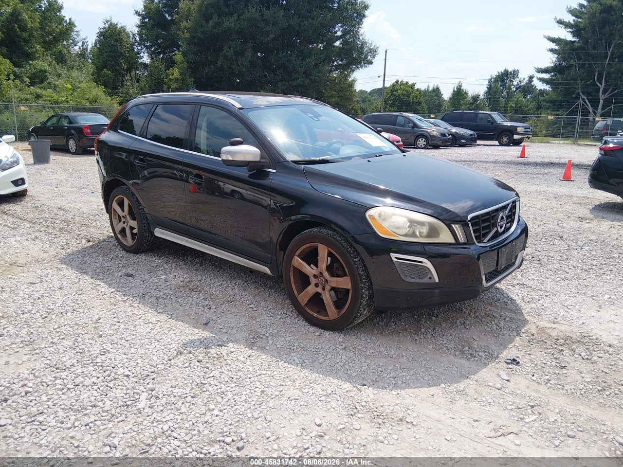 YV4902DZ2B2****** · 2011 VOLVO XC60 T6/T6 R-DESIGN