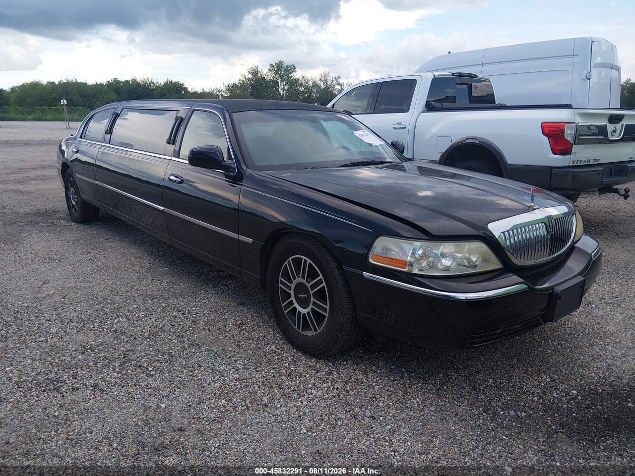 2006 LINCOLN TOWN CAR EXECUTIVE