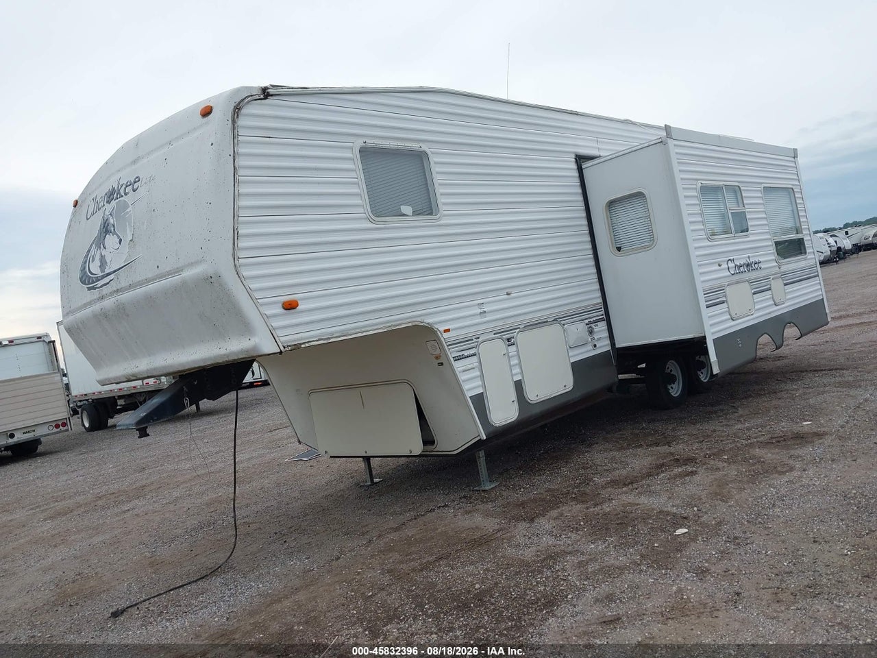 2004 FOREST RIVER CHEROKEE · 2/10