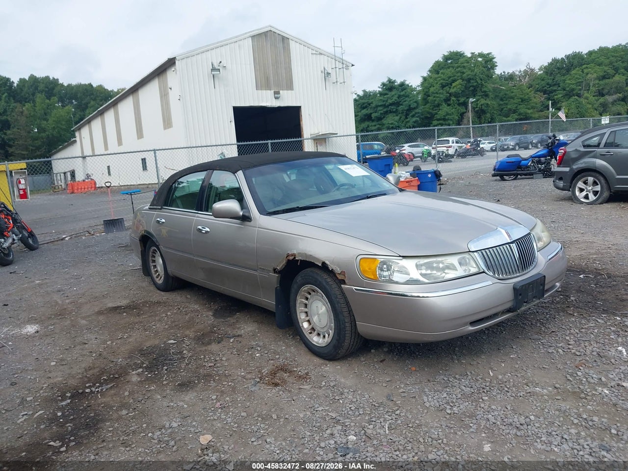 2002 LINCOLN TOWN CAR EXECUTIVE