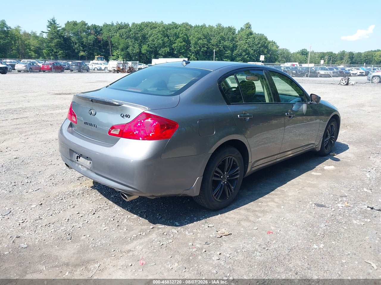 2015 INFINITI Q40 · 4/11