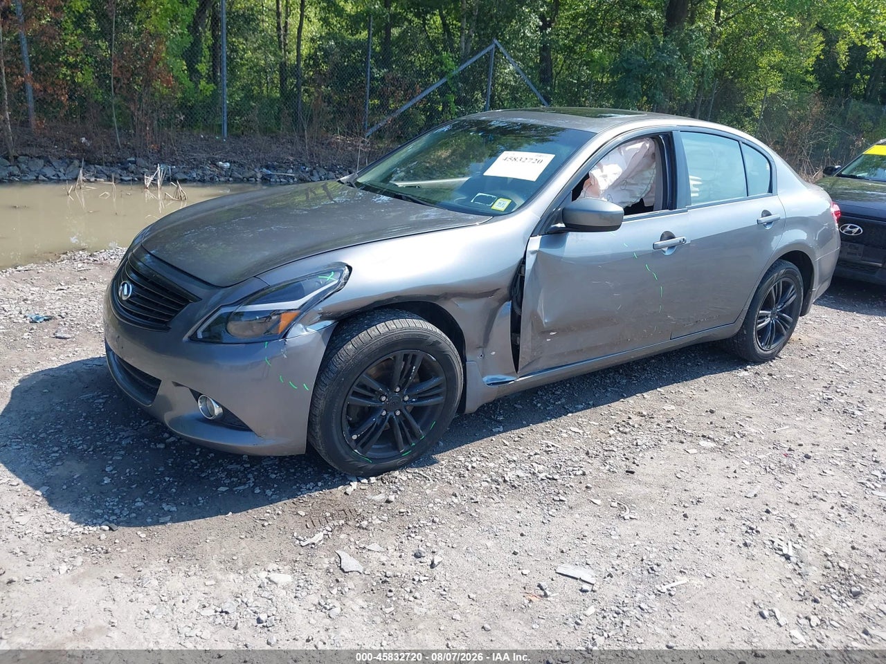 2015 INFINITI Q40 · 2/11