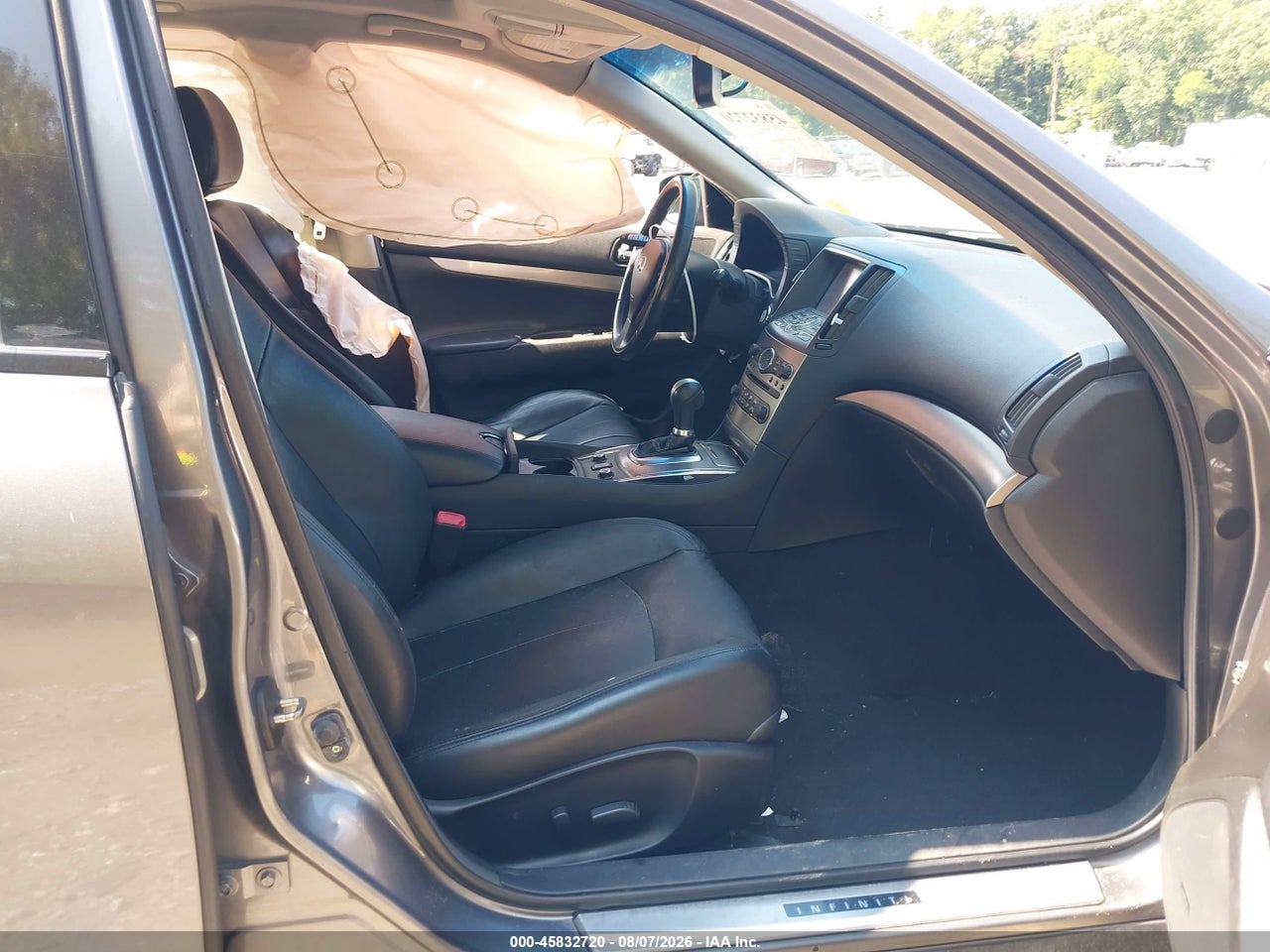 2015 INFINITI Q40 · 5/11