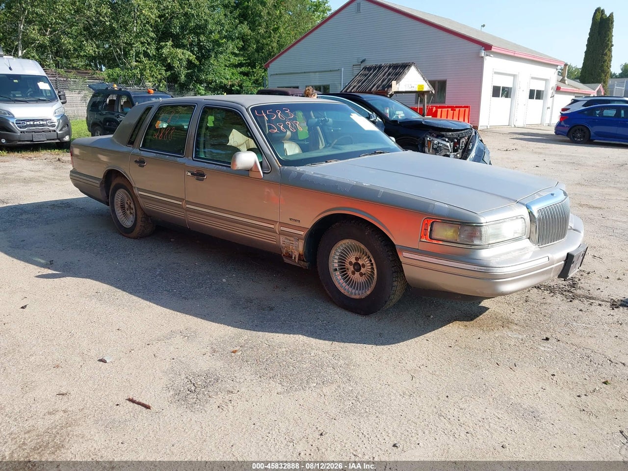 1995 LINCOLN TOWN CAR EXECUTIVE