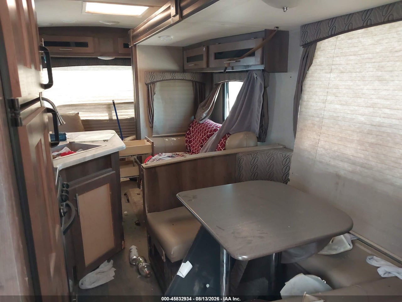 2019 FOREST RIVER WILDCAT SERIES M-29R · 5/10