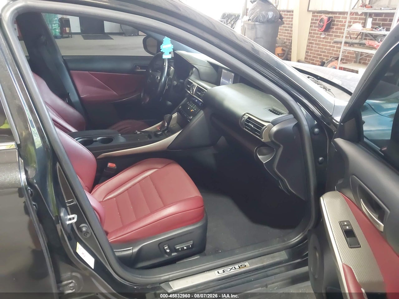 2017 LEXUS IS 200T · 5/11