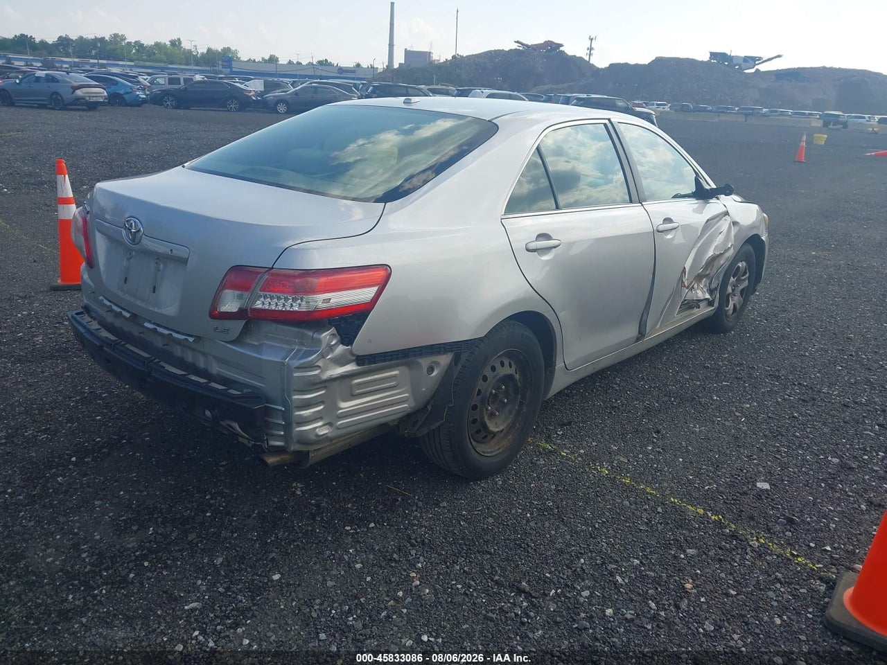 2011 TOYOTA CAMRY LE · 4/11