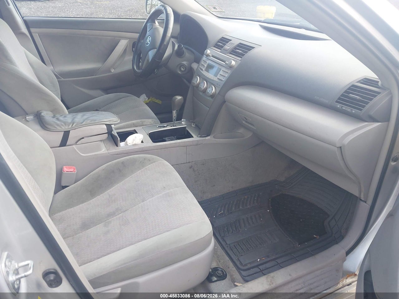 2011 TOYOTA CAMRY LE · 5/11