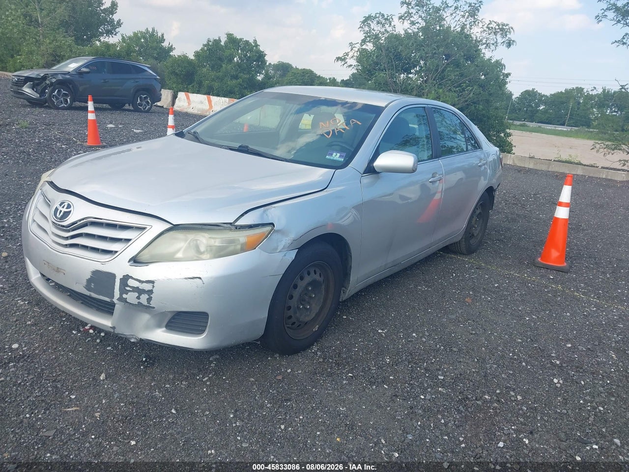 2011 TOYOTA CAMRY LE · 2/11