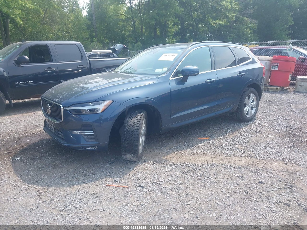 2022 VOLVO XC60 B5 MOMENTUM · 2/11