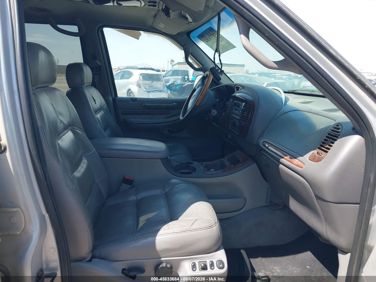 2000 LINCOLN NAVIGATOR   · 5/10