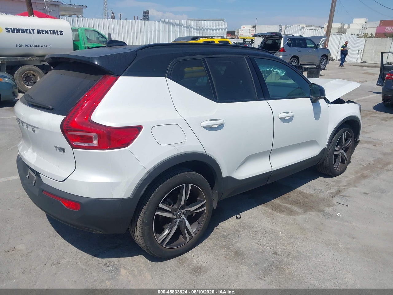 2022 VOLVO XC40 T5 R-DESIGN · 4/11
