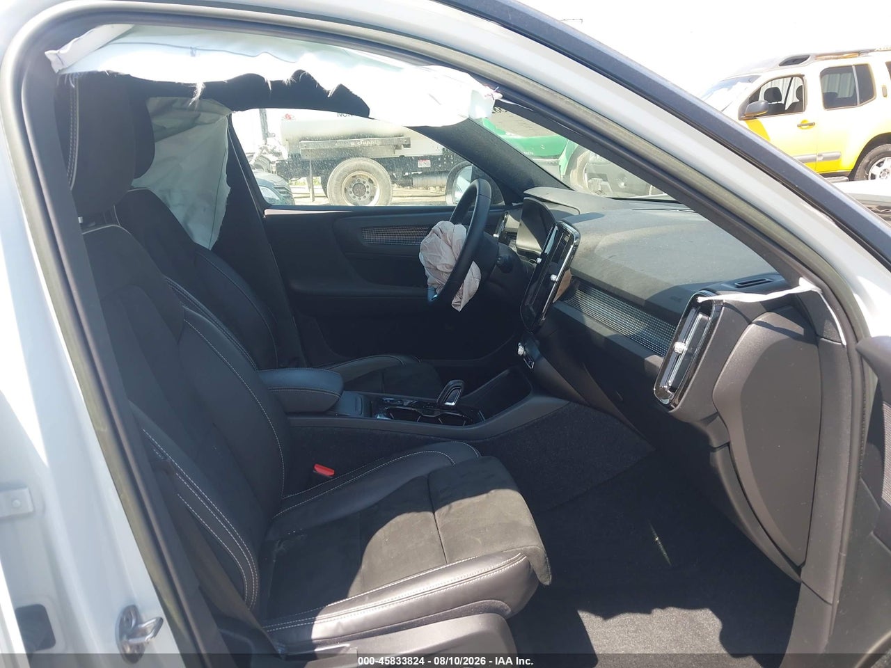 2022 VOLVO XC40 T5 R-DESIGN · 5/11