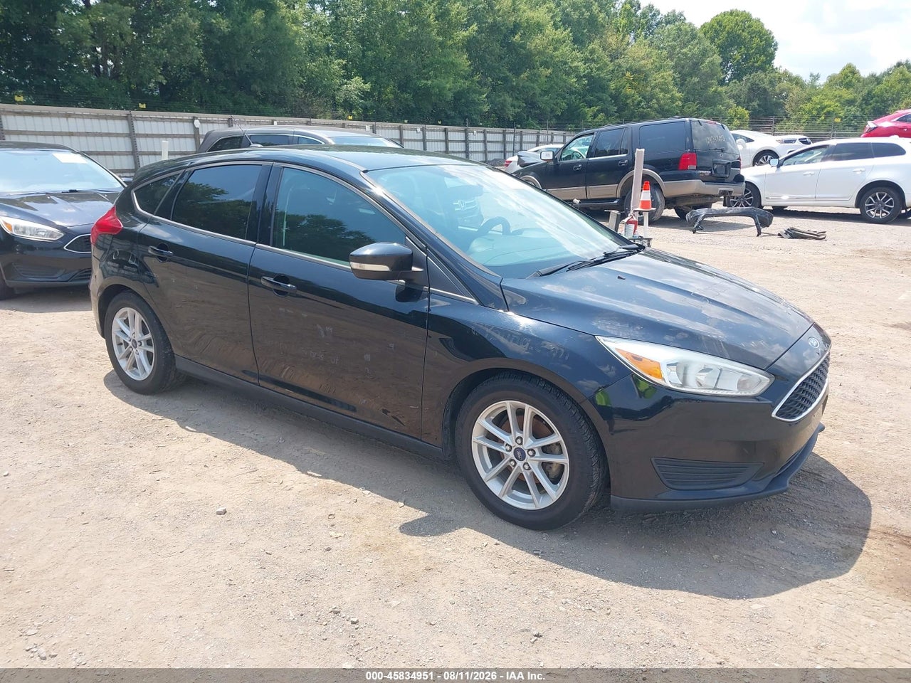 1FADP3K23HL****** · 2017 FORD FOCUS SE