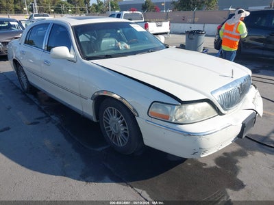 1LNHM82V76Y****** · 2006 LINCOLN TOWN CAR SIGNATURE LIMITED
