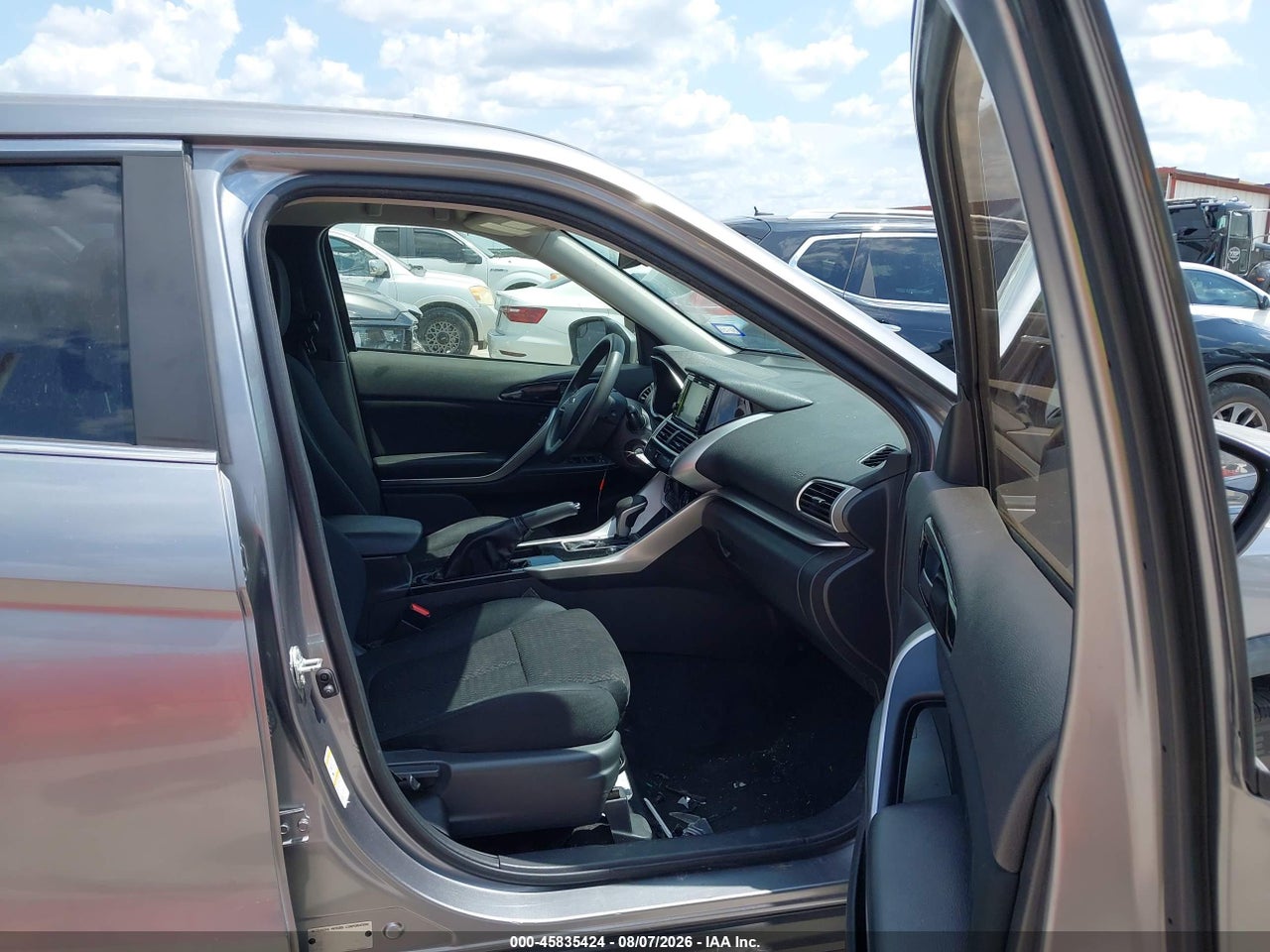 2019 MITSUBISHI ECLIPSE CROSS ES · 5/9